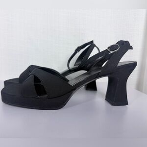Mya Black Cross-Strap Platform Sandals - Size 8.5